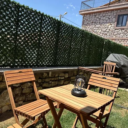 Boutique Stone House With Breakfast Bed & Breakfast