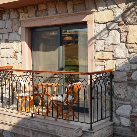 Boutique Stone House With Breakfast Bed & Breakfast