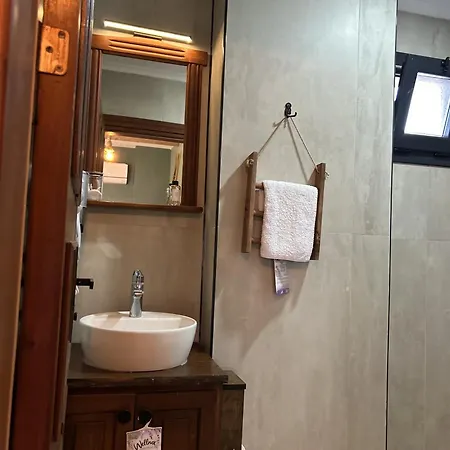 Boutique Stone House With Breakfast